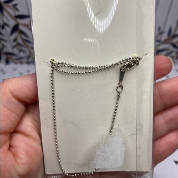 NEW Bluefin Hawaii Jewelry Rhinestone Pineapple Flip Flop Necklace - Picture 3 of 4